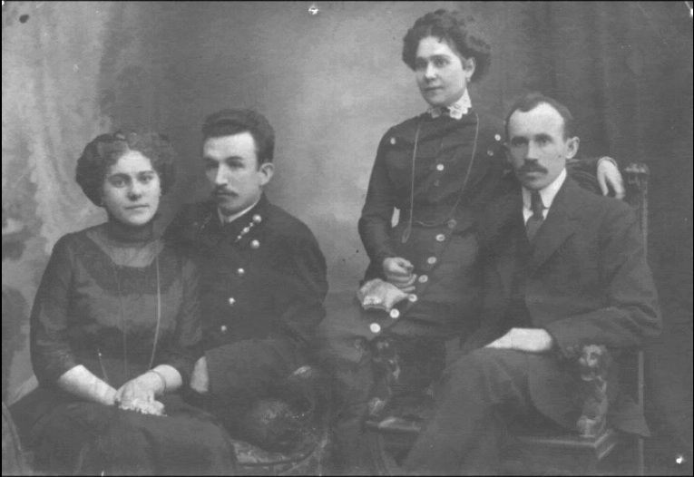 Сестры Мария и Анастасия с мужьями Леонидом и Александром